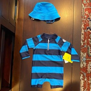 NWT Gap rashguard with matching bucket hat, size 6-12 months